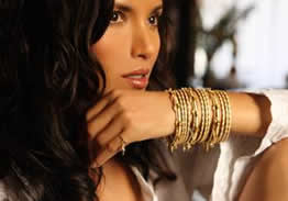 http://theajnabee.com/wp-content/uploads/2010/04/padma-core-bangles-s.jpg